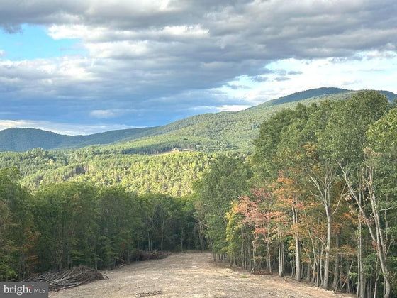 ASHTON WOODS MOUNTAIN HOME WITH 24+ ACRES
