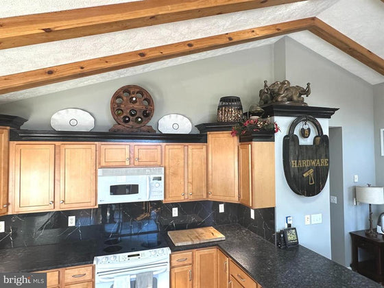 ASHTON WOODS MOUNTAIN HOME WITH 24+ ACRES