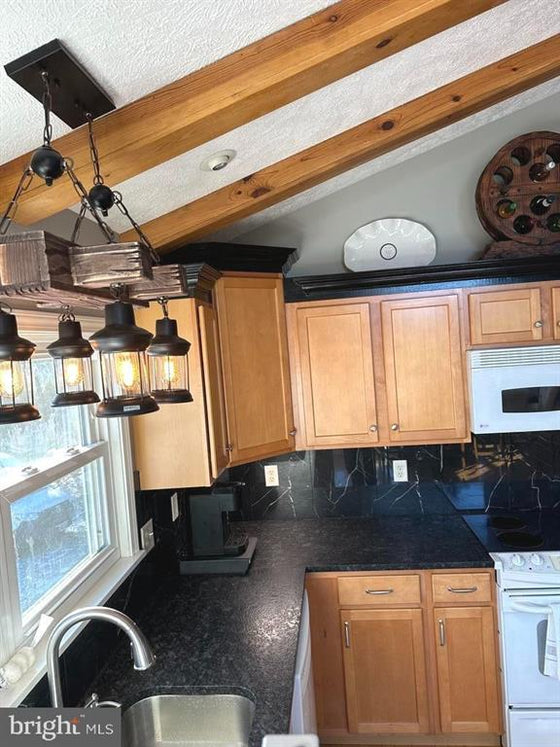 ASHTON WOODS MOUNTAIN HOME WITH 24+ ACRES