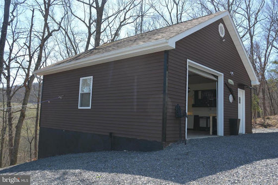 ASHTON WOODS MOUNTAIN HOME WITH 24+ ACRES